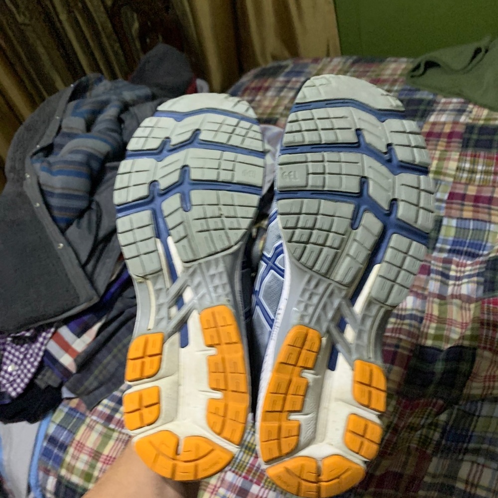 Men’s ASICS Shoes - Picture 3 of 5